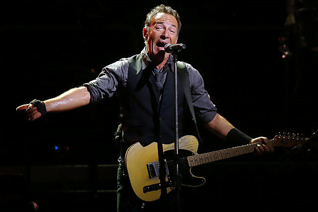 Bruce Springsteen performs in Sydney, Australia February 19, 2014.